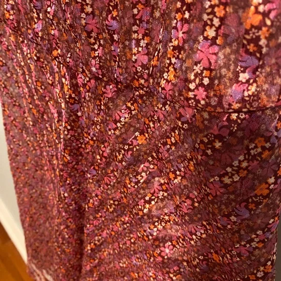 Elegant Red Sleeveless Dress - Picture 4 of 4